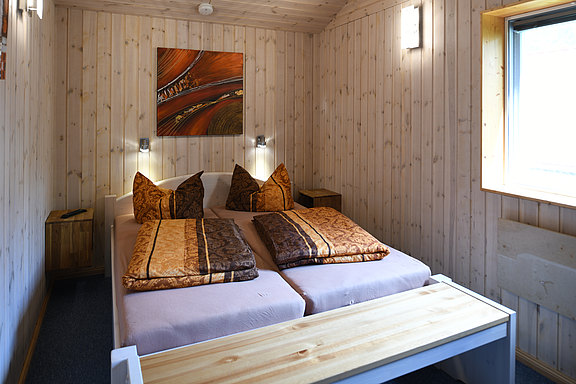 Elternschlafzimmer mit Doppelbetten 160 x 200 cm